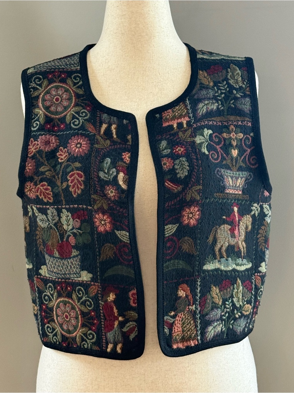 Vitabella Norway Tapestry Folk Art Floral Horse Vest Women’s Small